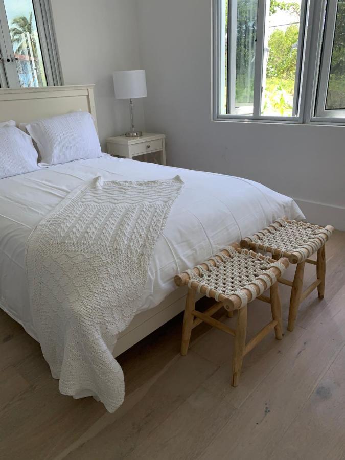 Отель The Cay House Mangrove Cay Экстерьер фото