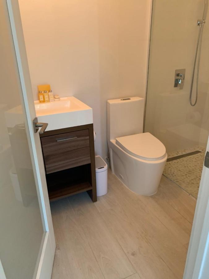 Отель The Cay House Mangrove Cay Экстерьер фото